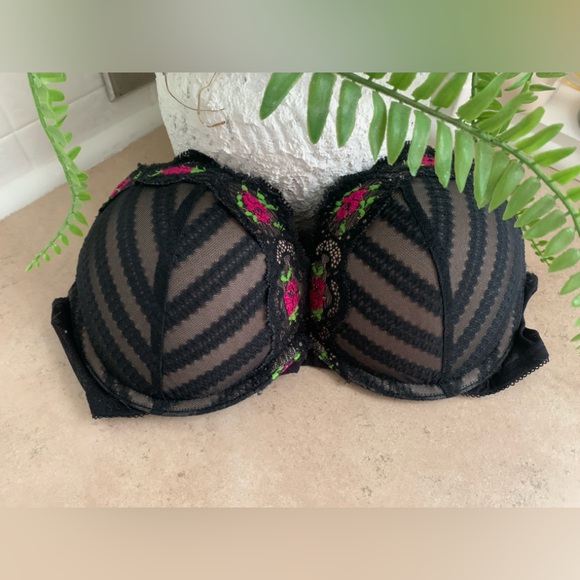 La Senza Black and Pink Striped Lace Bra - Picture 1 of 3